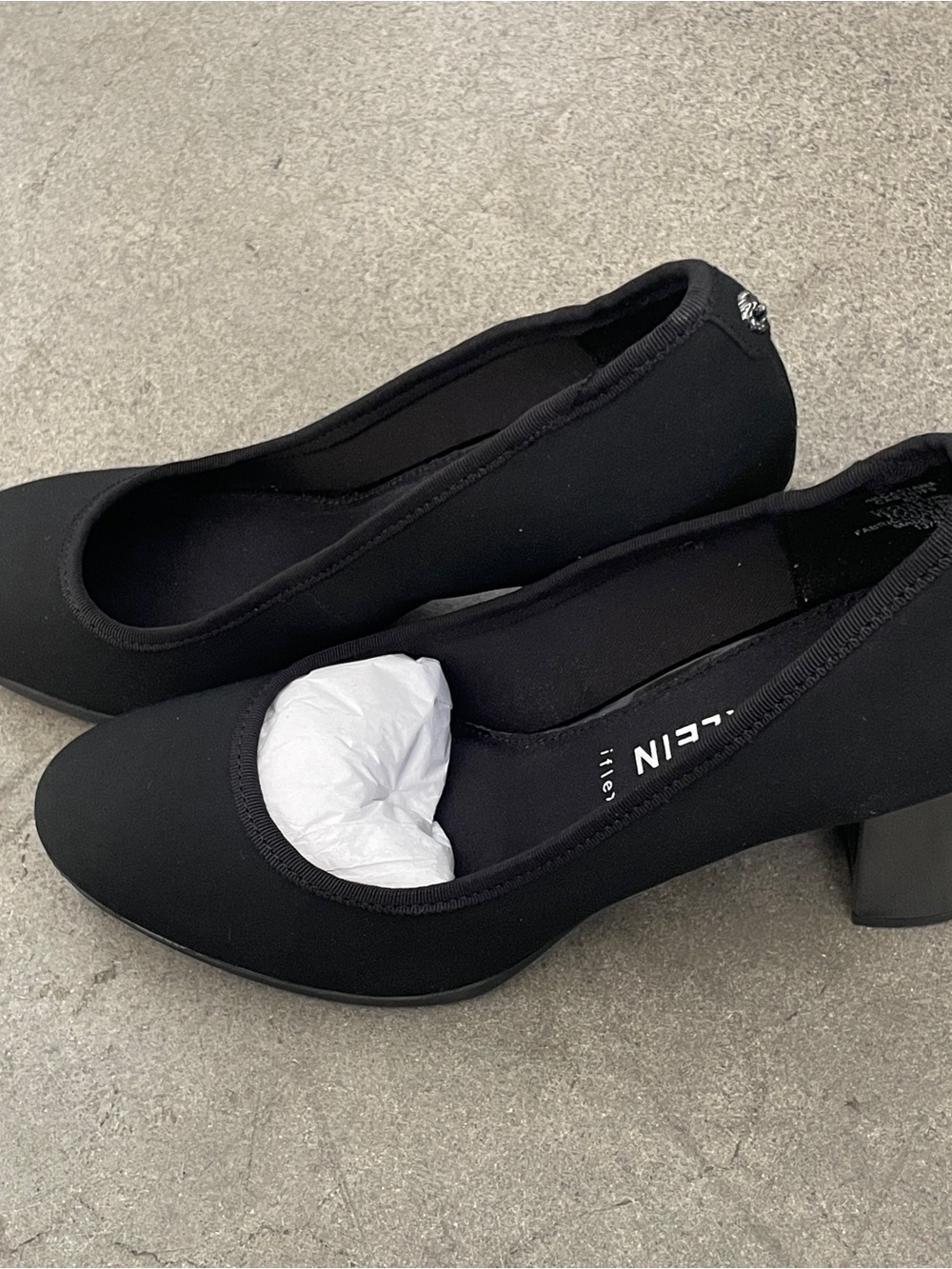 Anne Klein Black Low Block Heel Round-Toe Pumps